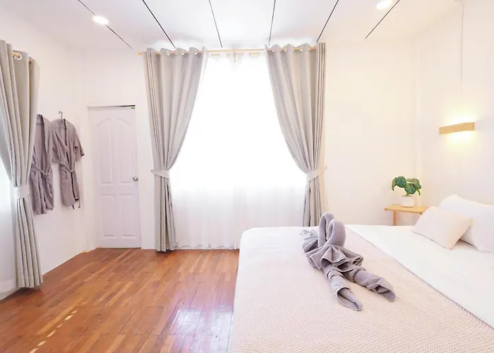 Ratchada Retreat 2 *